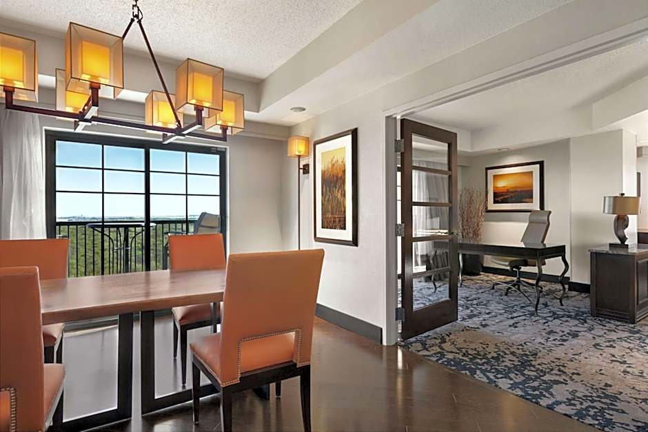 Embassy Suites By Hilton Dallas - Dfw Airport North At Outdoor World