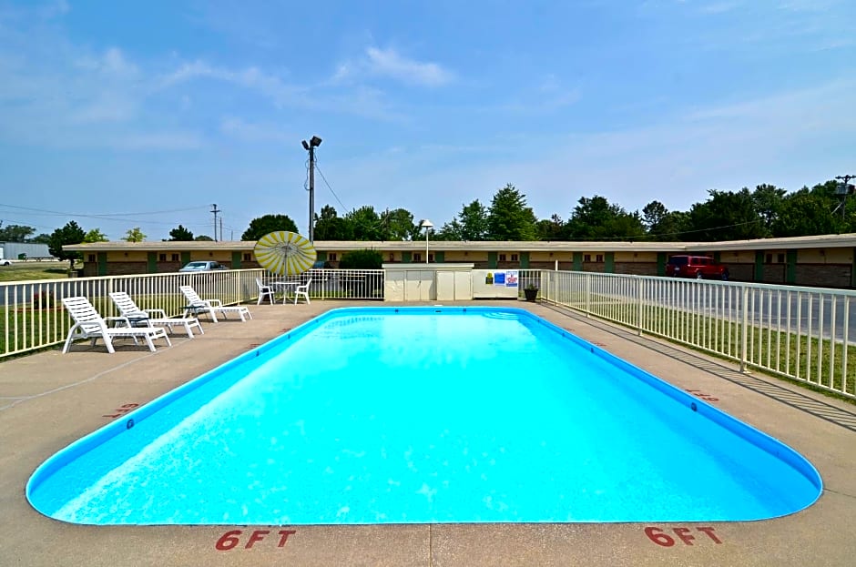 Americas Best Value Inn Iola