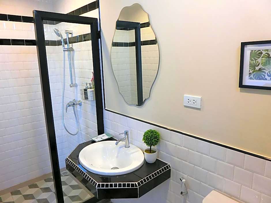 Bloom Boutique Hotel & Cafe