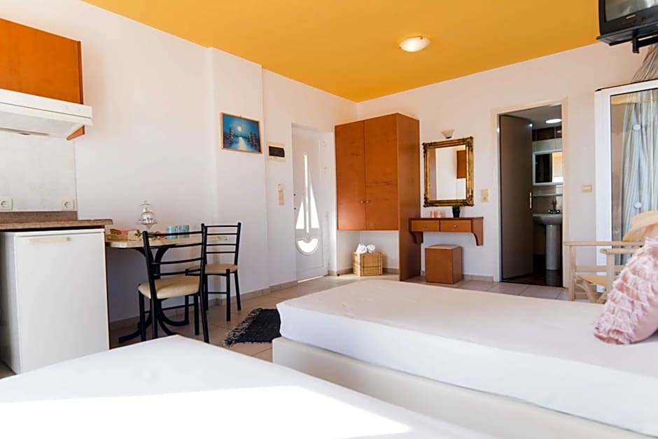 Yiannis Manos Hotel Resort