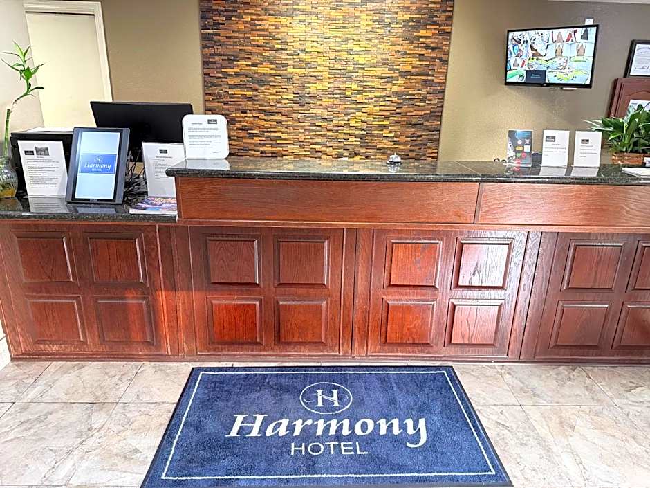 Harmony Hotel, Hernando