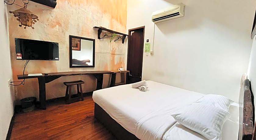 Kuching Waterfront Lodge