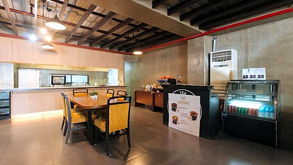 RedDoorz @ Insular Square Mandaue City