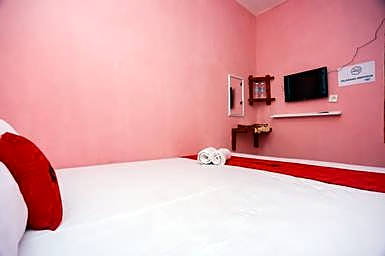 RedDoorz near Palembang Airport 1