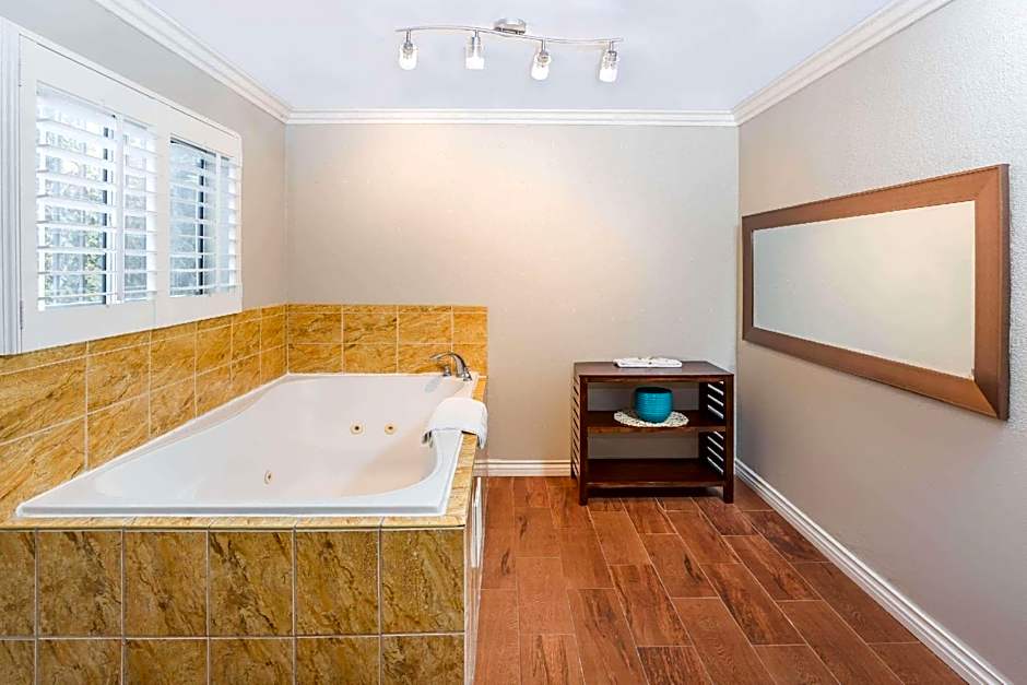 Casa Blanca Hotel & Suites Orange