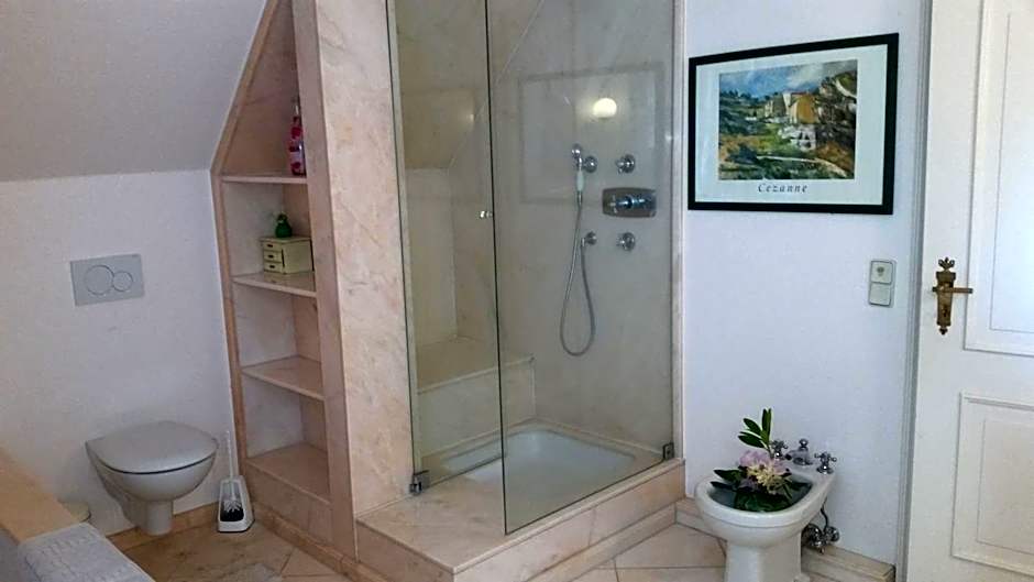 Zimmer mit Teichblick