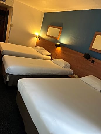 Standard - 1 Double Bed 3 Single Beds