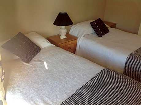 Twin Room with Private External Bathroom