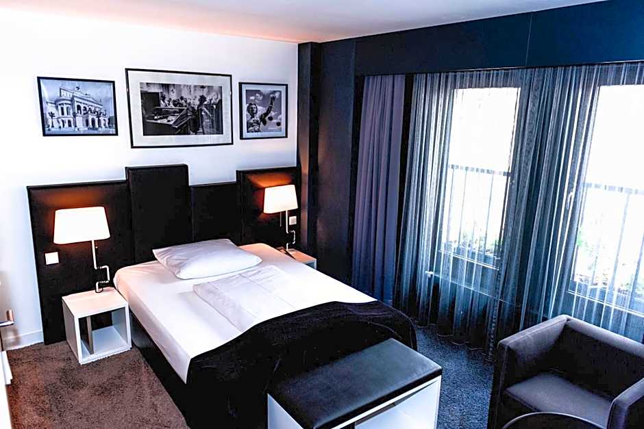 Hotel Bliss
