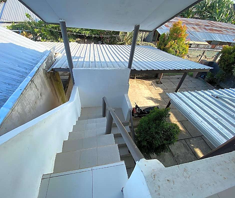 OYO Life 93154 White Kos Jenggala