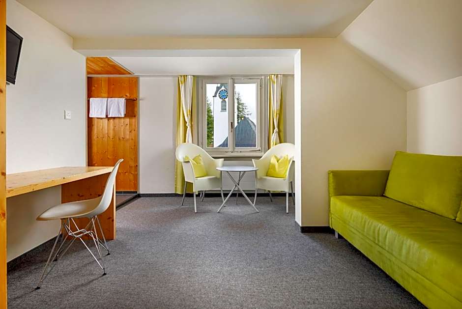Hirschen Guesthouse - Village Hotel
