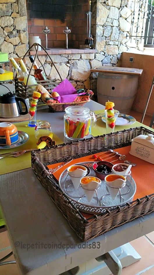 Le Petit Coin de Paradis