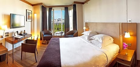 Premium Room with Arc de Triomphe View