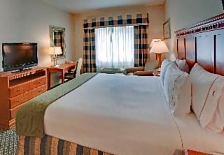 1 King Suite Extra Floor Space