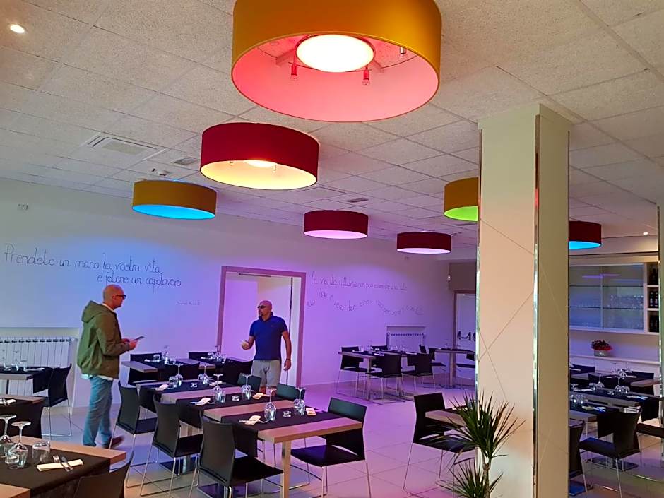 Eliopoli Beach Hostel & Restaurant