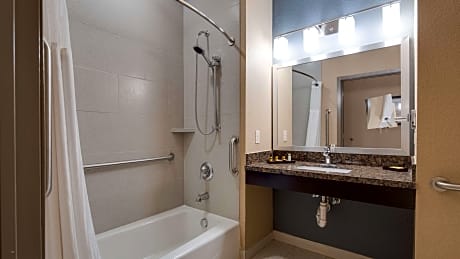 Accessible - 1 King, Mobility Accessible, Bathtub, Non-Smoking Non Refundable