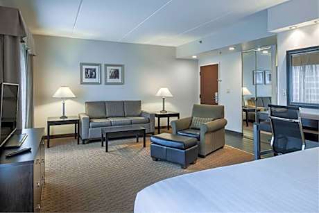 1 King Suite Additional Living Area