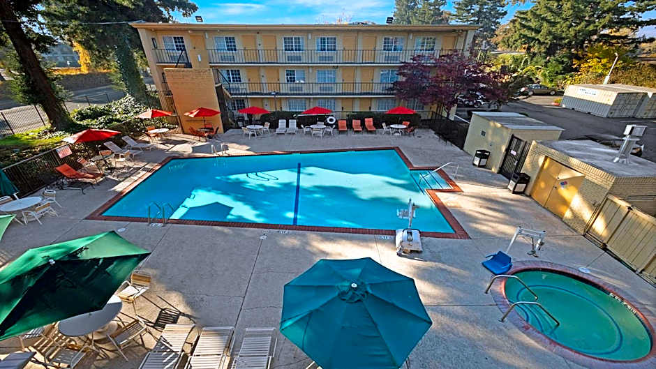 Howard Johnson by Wyndham Sacramento Downtown