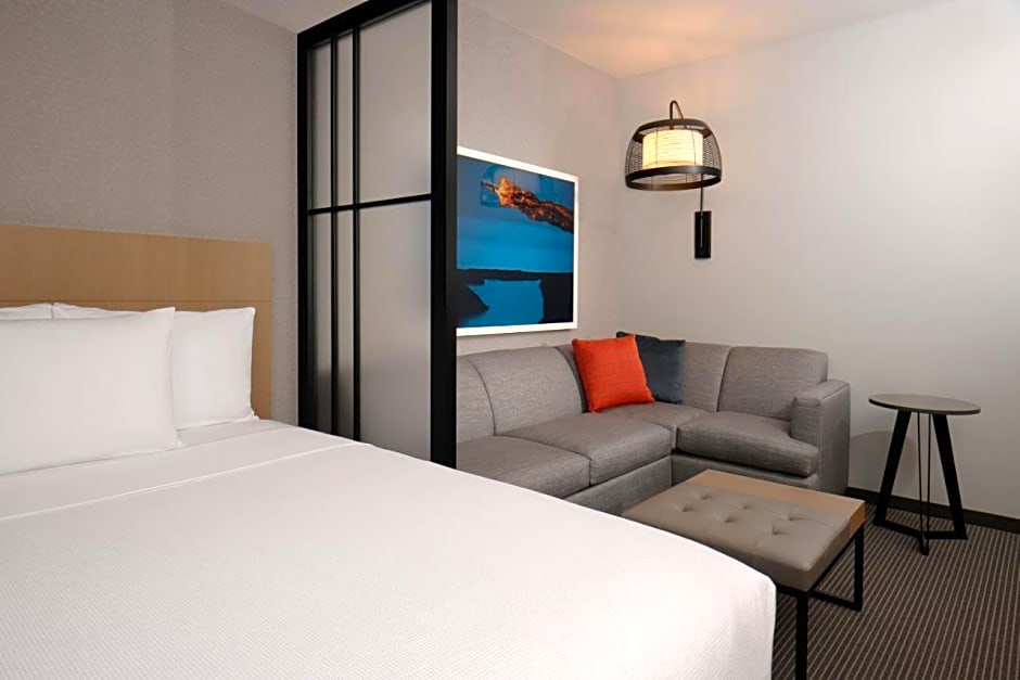 Hyatt Place Pena Station/Denver Airport