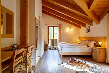 Suite with Mountain View