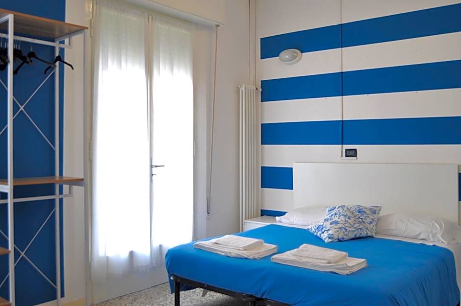 Hotel Susy - Ambienti rinnovati - direttamente su viale Dante e a due passi dal mare