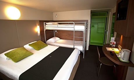 Room Next Generation - 1 Double Bed 2 Single Beds