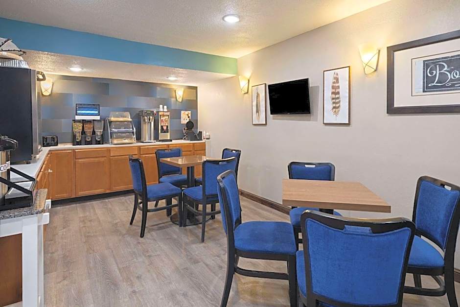Days Inn & Suites by Wyndham Kokomo