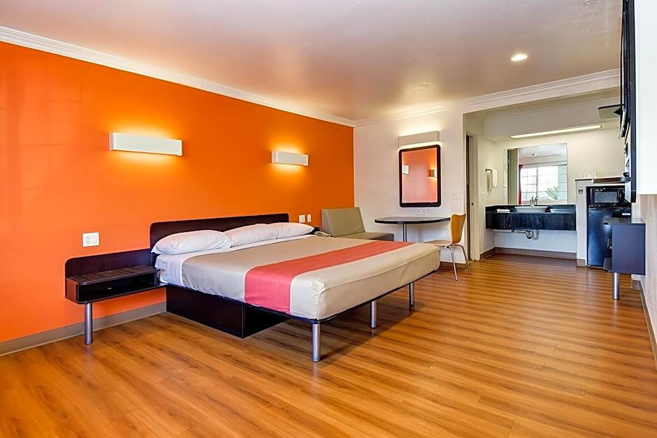 Motel 6 Garden Grove