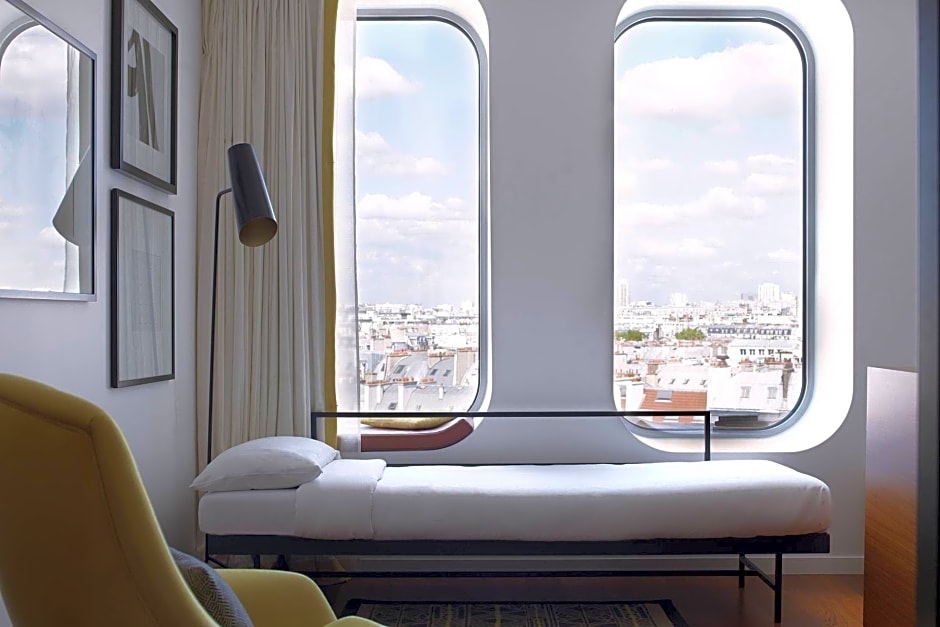 Renaissance by Marriott Paris Republique Hotel