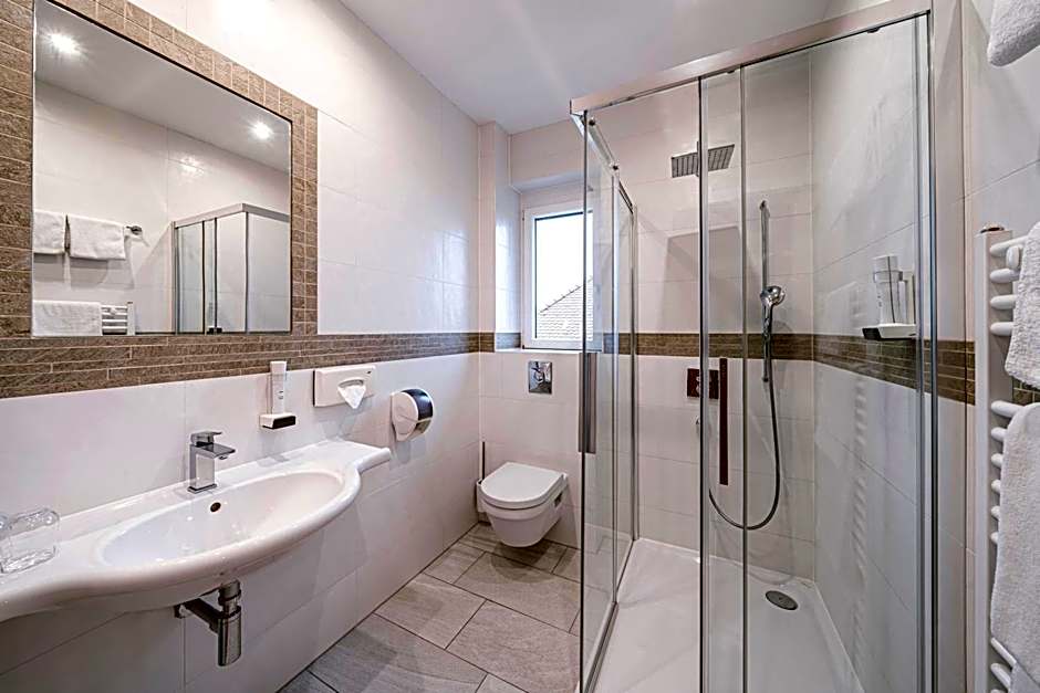 SCHACHENWALD Hotel & Restaurant I Free Parking