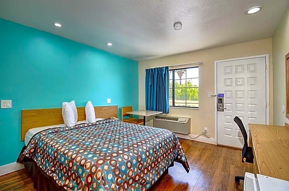 Studio 6-Buttonwillow, CA
