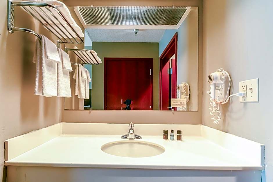 Ark Suites By OYO Jonesboro I-555