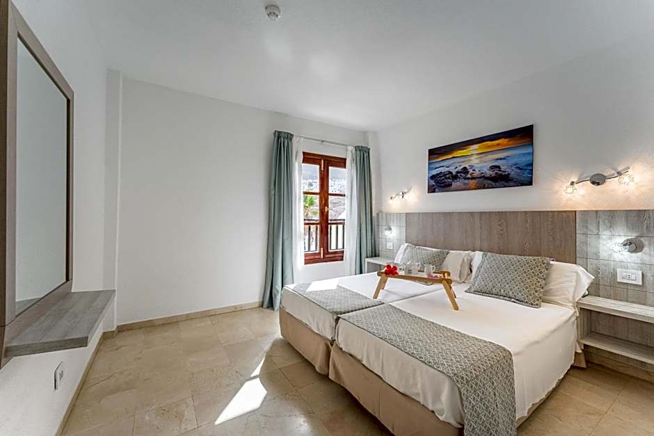 Klayman Olivina Aparthotel