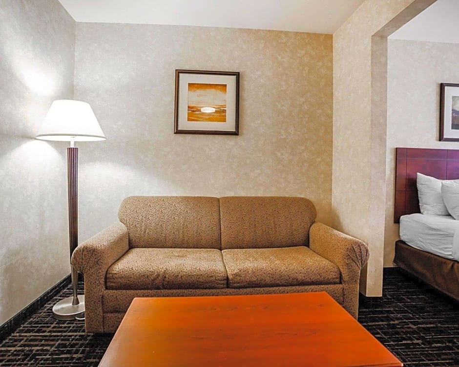 Comfort Suites Independence - Kansas City