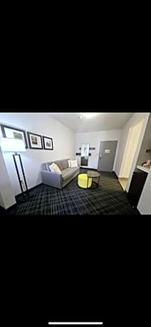 Queen Suite with Two Queen Beds - Non-Smoking