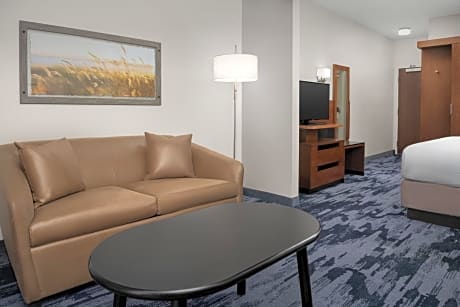 King Suite with Sofa Bed - Hearing Accessible