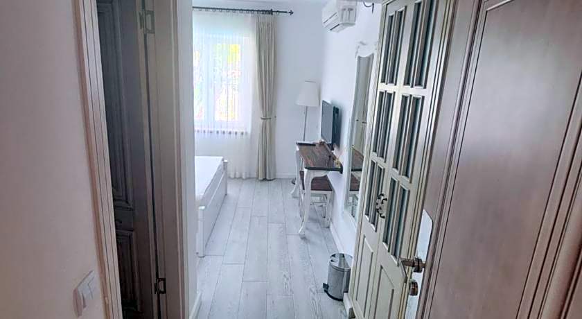 Tarcin Alacati Otel