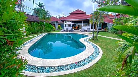 FOUR BEDROOMS VILLA WITH PRIVATE POOL