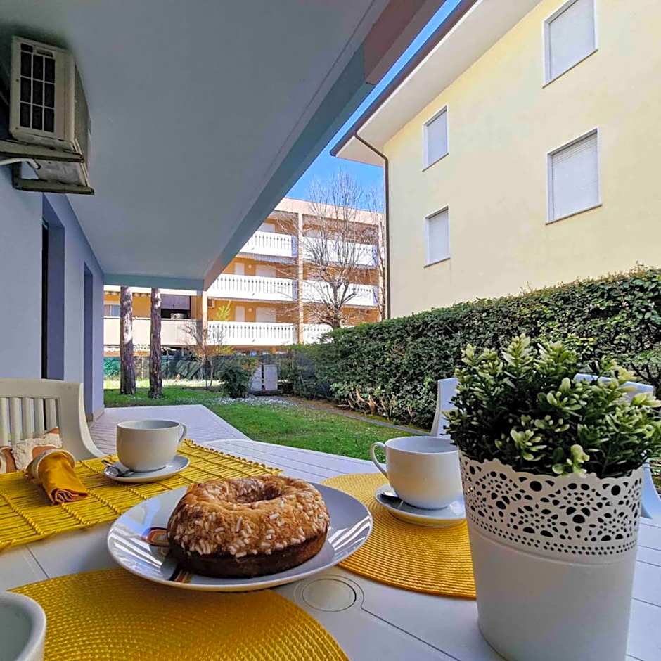 Welcoming flat just a short walk from the sea