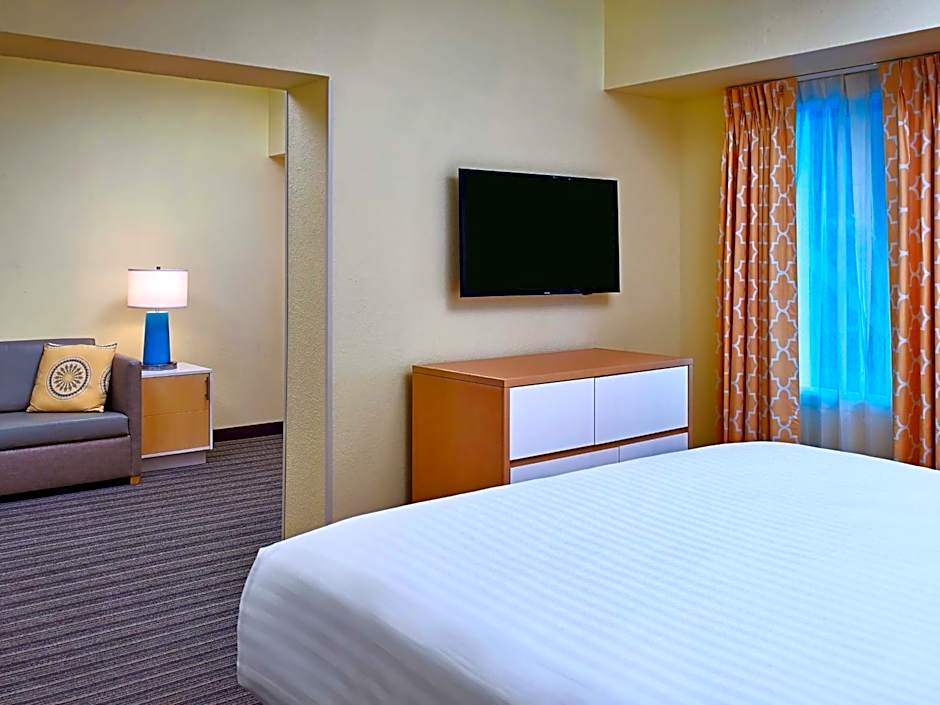 Sonesta Simply Suites Memphis East Poplar Pike