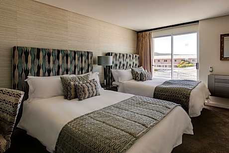 3 Bedroom Suite, Bedroom 1: 1 King, Bedroom 2: 2 Double, Bedroom 3: 2 Double, Top floor, Balcony