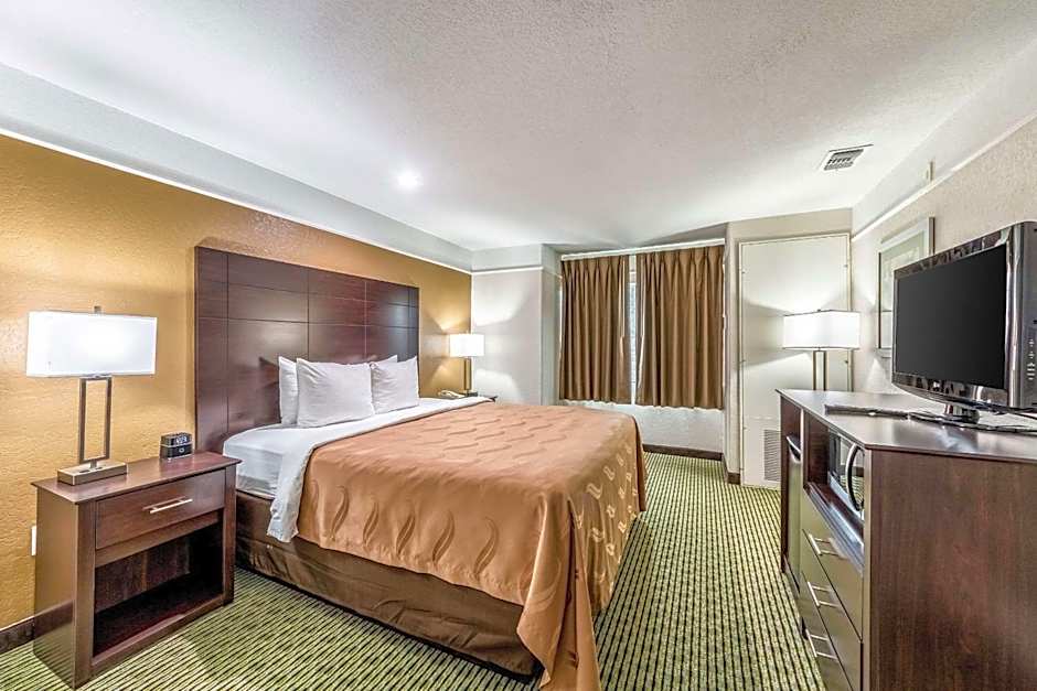 Quality Inn & Suites Seaworld North