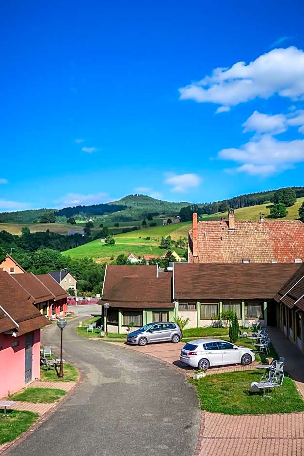 Logis Hostellerie Motel Au Bois Le Sire