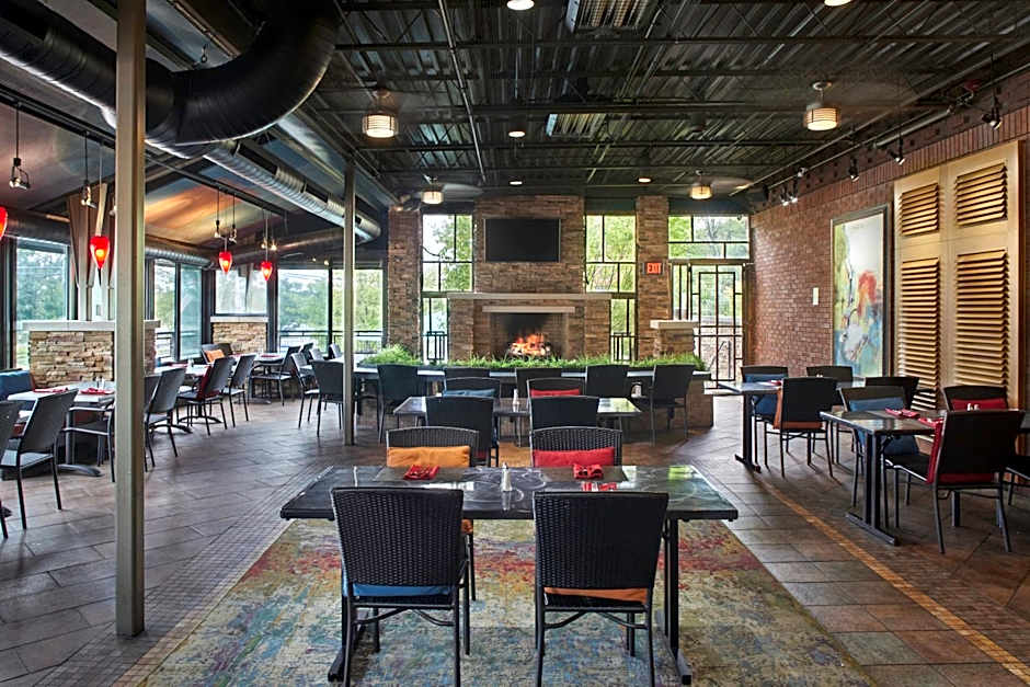 DoubleTree by Hilton Akron Fairlawn