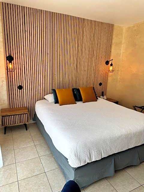 Logis Hostellerie Le Chatel Nangis