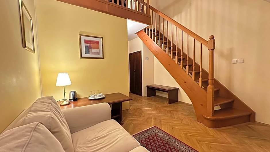 FLEUR DE LIS HOTEL