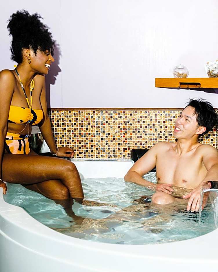 Le VIP Paris - Yacht Hotel
