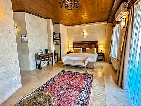 Deluxe Suite with Spa Bath