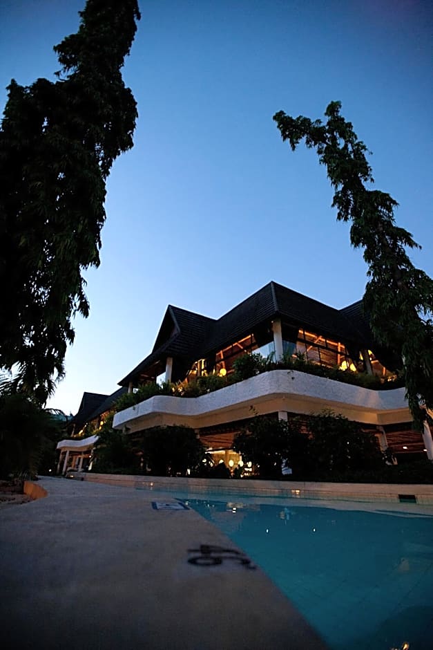 Travellers Beach Hotel & SPA