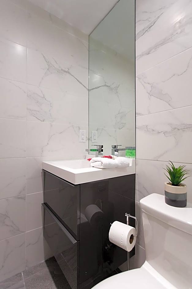 16 Studio Apartment-Hotel in Little Italy by Den Stays